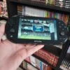 CONSOLE SONY PS VITA PCH-2004 WIFI + CARTE 8 GO + FOOTBALL MANAGER